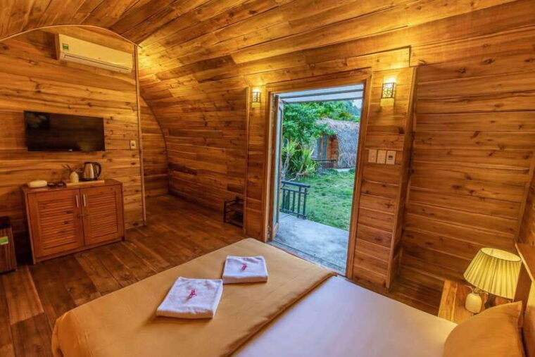 2days-tour-lan-ha-bay-cat-ba-island-caves-kayaking