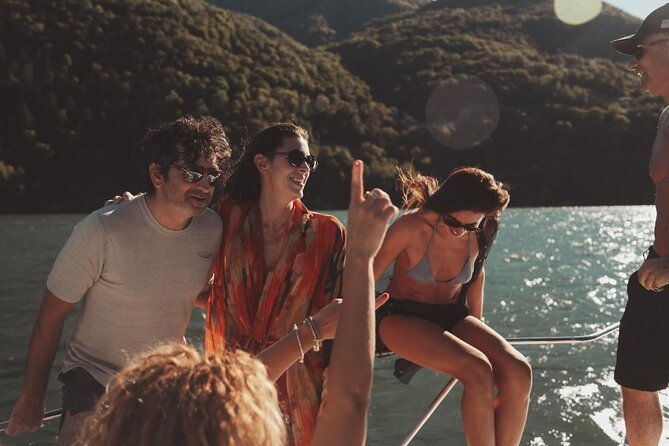 2h-hour-private-cruise-on-lake-como-by-motorboat-6-pax