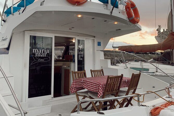 2H Lisbon Private Luxury Catamaran Tour with Welcome Drink - The Experience: What to Expect on This 2-Hour Lisbon Catamaran Tour