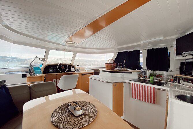 2H Lisbon Private Luxury Catamaran Tour with Welcome Drink - Who Is This Tour Best For?