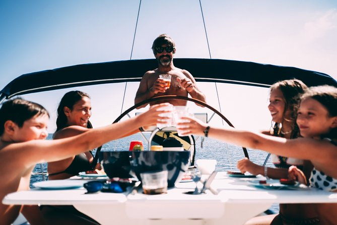 2h-private-group-exclusive-boat-tour-with-local-sailors