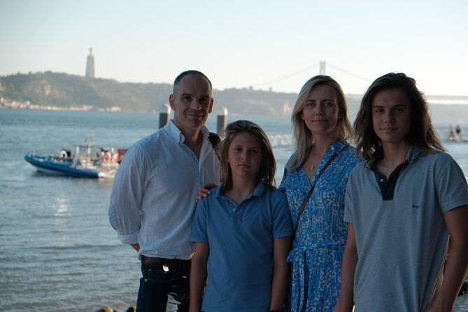 2h-private-tour-in-lisbon-by-tuk-tuk-fluent-french