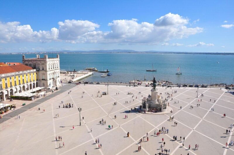 2h-private-tuk-tuk-tour-in-hilly-lisbon