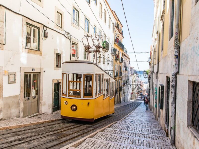 2h-private-tuk-tuk-tour-in-hilly-lisbon
