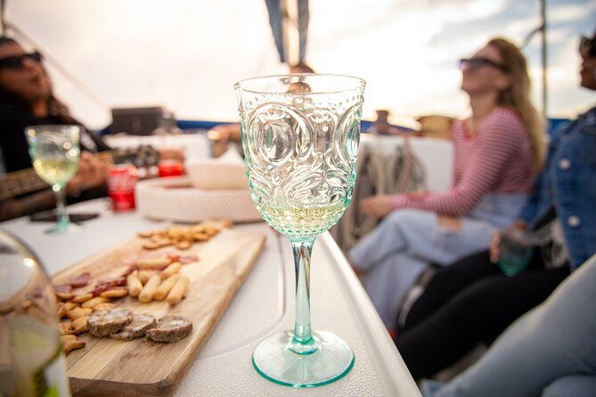 2h-sailing-tour-from-barcelona-sunset-or-day-sailing-experience