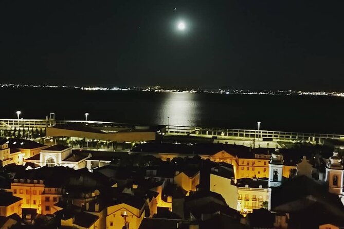 2h-tuk-tuk-tour-central-lisbon