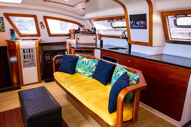 2hr-luxury-private-sailing-catamaran-in-waikiki-for-1-6-people-2