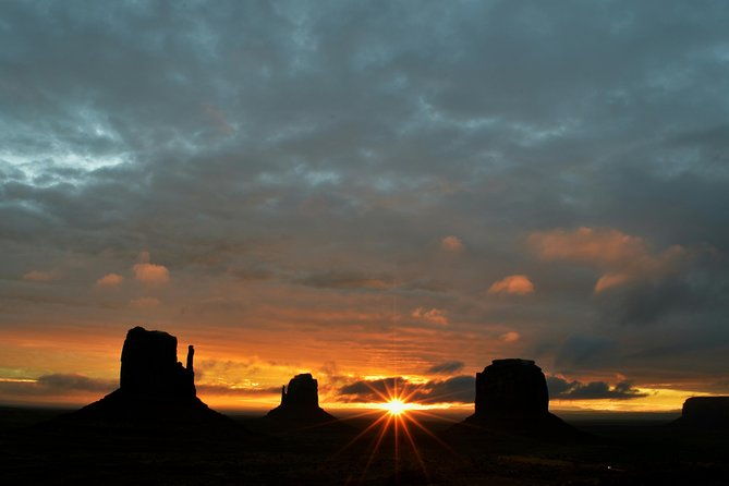 3-0-hours-of-monument-valleys-sunrise-or-sunset-4x4-tour