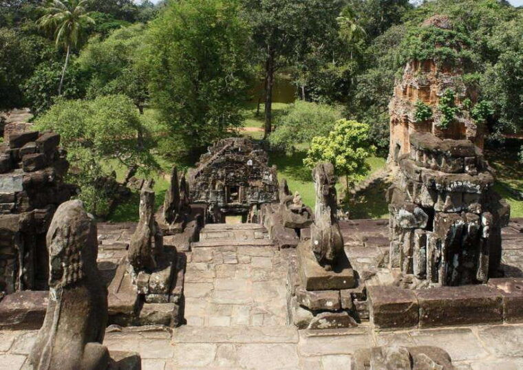 3-day-angkor-kompong-phluk-roluos-temples-tour