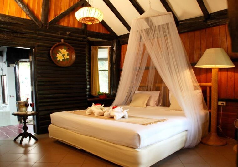 3-day-river-kwai-floating-market-and-erawan-waterfalls