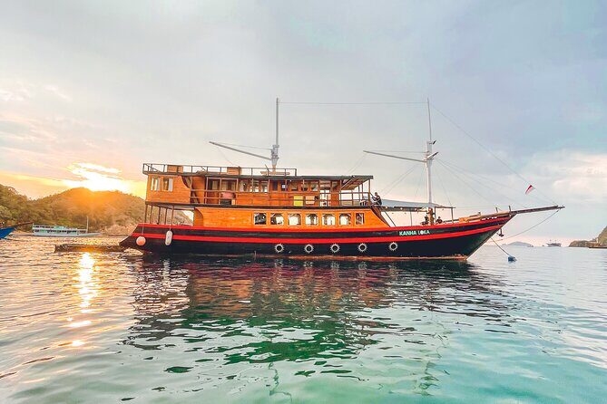 3 Days Deluxe Boat Private Cabin Sailing Trip in Komodo Island - What Travelers Can Expect