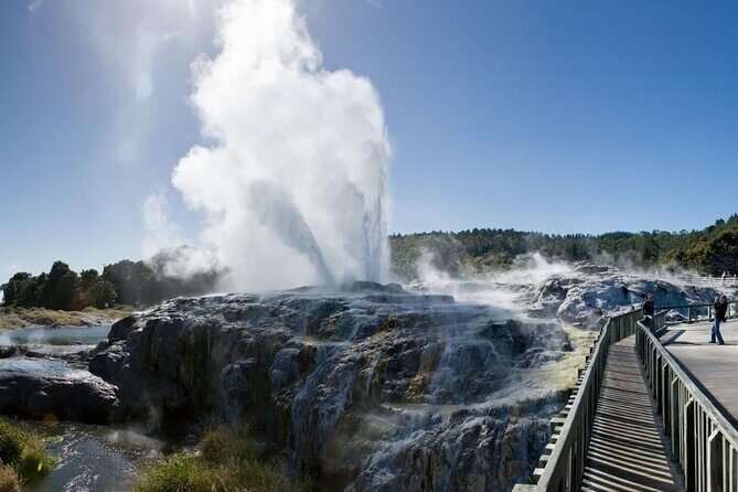 3 Days Driver & Luxury Car Customizable Tour-Unlimited KM - Exploring the Itinerary: What to Expect Each Day