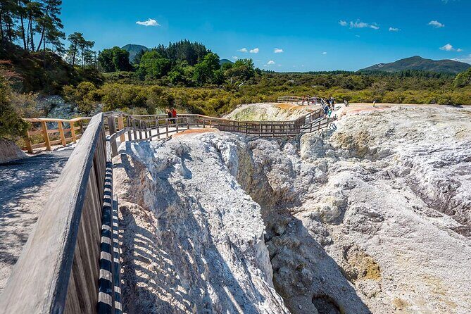 3 Days Driver & Luxury Car Customizable Tour-Unlimited KM - FAQs