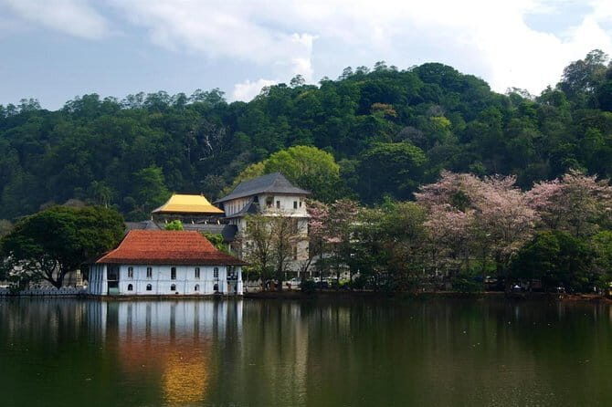 3 Days Tour to Kandy Nuwara Eliya & Sigiriya from Colombo - Key Points