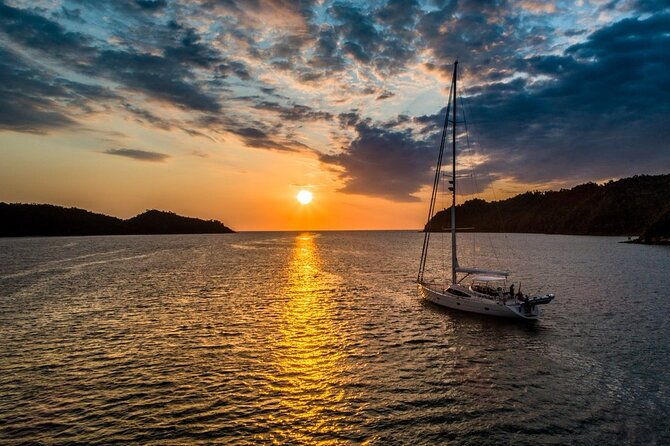 3-hour-boat-trip-to-ponta-da-piedade