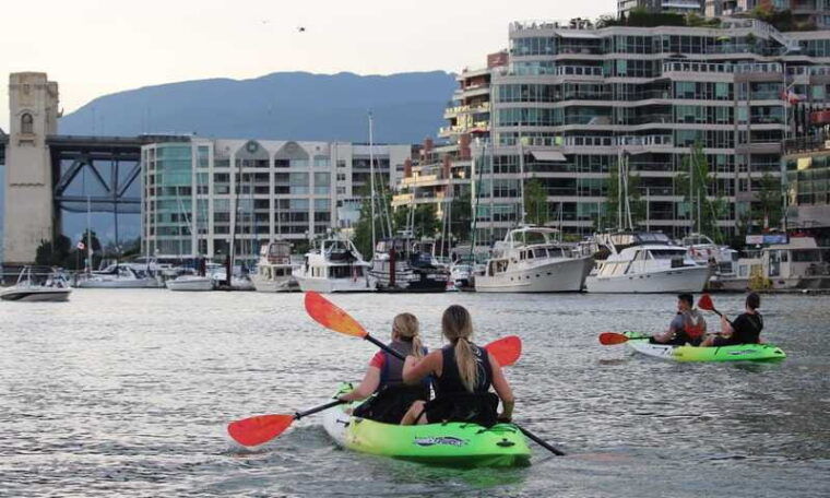 3-hour-kayak-in-vancouver-with-coffee-on-the-beach