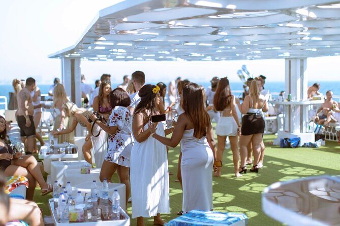 3-Hour Lotus Mega Yacht Dinner Cruise Dubai with Transfers - Who Will Love This Cruise?