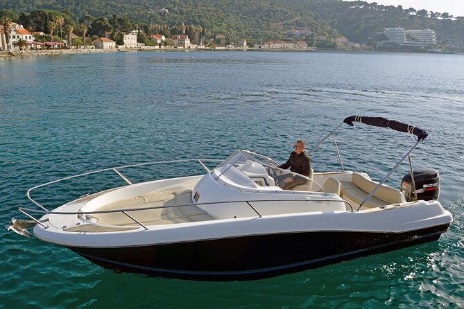 3-hour-private-sailing-and-snorkeling-adventure-from-fira