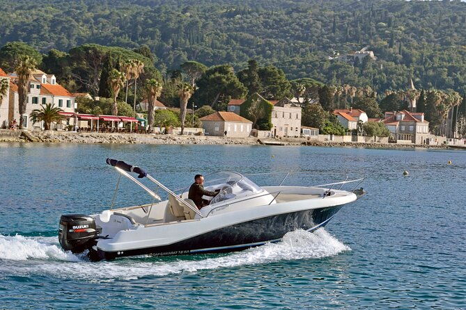 3-hour-private-sailing-and-snorkeling-adventure-from-fira