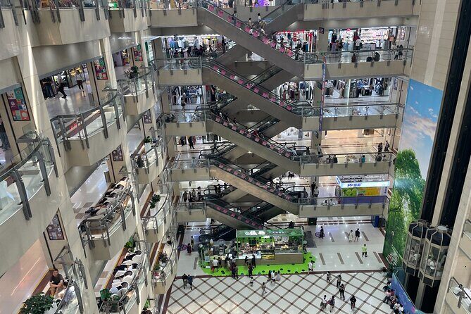 3-Hour Private Shopping & Bargaining Tour at a World Trade Hub - Key Points