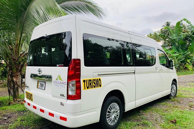 3-hour-shuttle-service-from-la-fortuna-to-sjo-airport