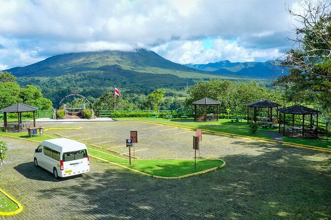 3-hour-shuttle-service-from-la-fortuna-to-sjo-airport
