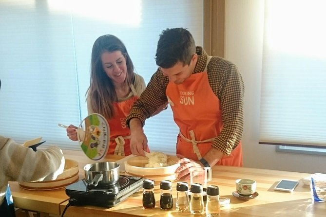 3-hour-small-group-sushi-making-class-in-tokyo