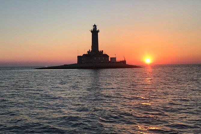 3-hour-sunset-dolphin-spotting-and-dinner-in-medulin-archipelago