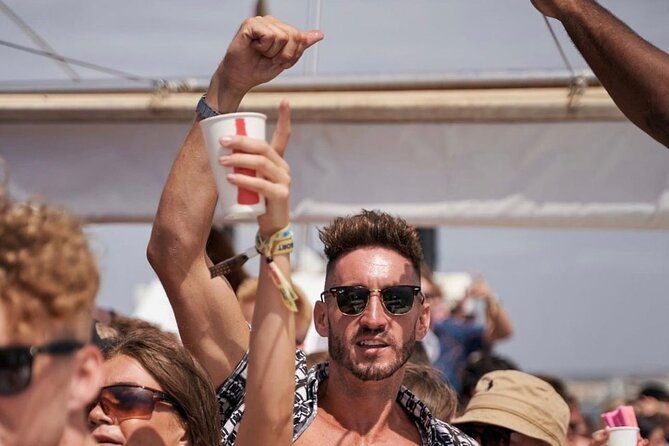3-hours-boat-party-with-2-live-djs-in-mallorca