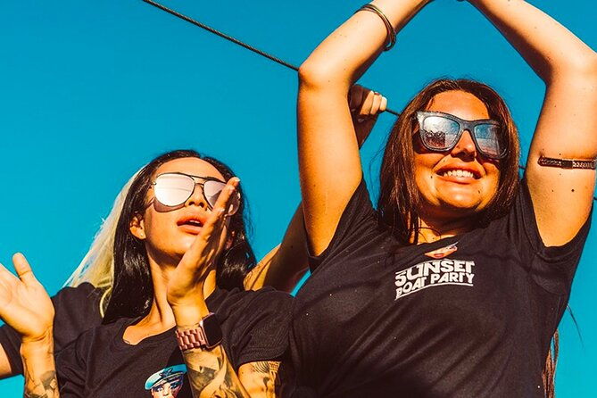 3-hours-boat-party-with-2-live-djs-in-mallorca