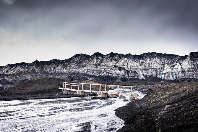 3-hours-katla-ice-cave-tour-meet-in-vik