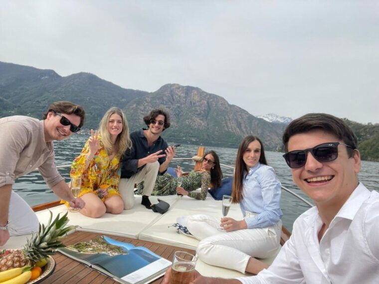 3-hours-private-boat-tour-on-como-lake-bellagio-wood-boat