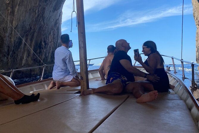 3-hours-private-capri-boat-tour-with-pasta-and-prosecco