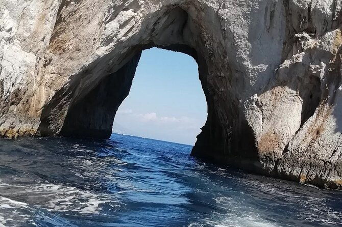 3-hours-private-capri-by-boat-for-couples-2