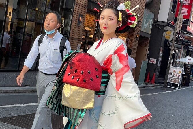3-hours-private-edo-tokyo-shinjuku-entertainment-tour