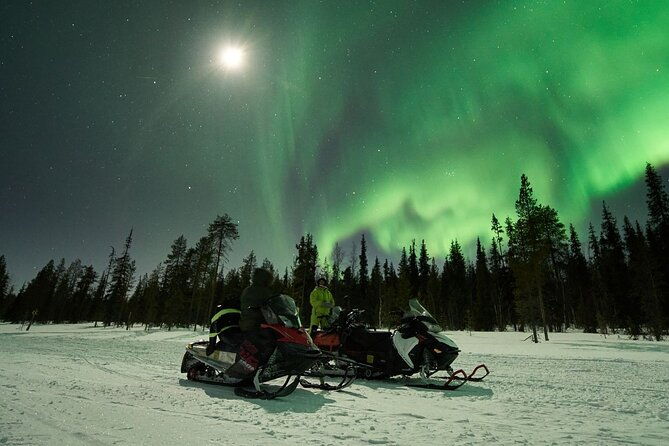 3-hours-snowmobiling-under-auroras-and-night-sky-2