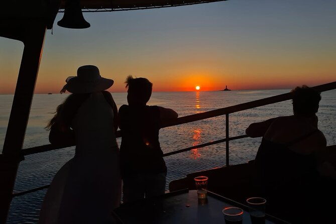 3-hours-sunset-and-dolphin-tour-from-medulin-with-sandra-boat