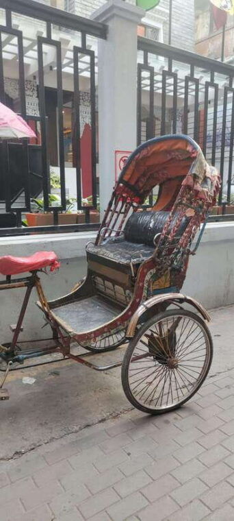 3-hours-thamel-sightseeing-tour-by-rickshaw-in-kathmandu