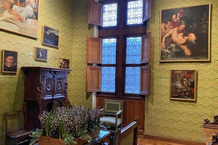 3-loire-castles-live-guided-small-group-by-minivan-winery