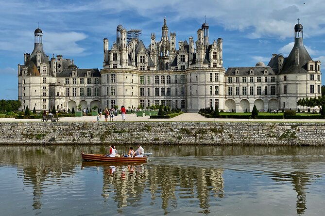 3-loire-castles-live-guided-small-group-trip-by-minivan-winery