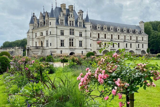 3-loire-castles-live-guided-small-group-trip-by-minivan-winery