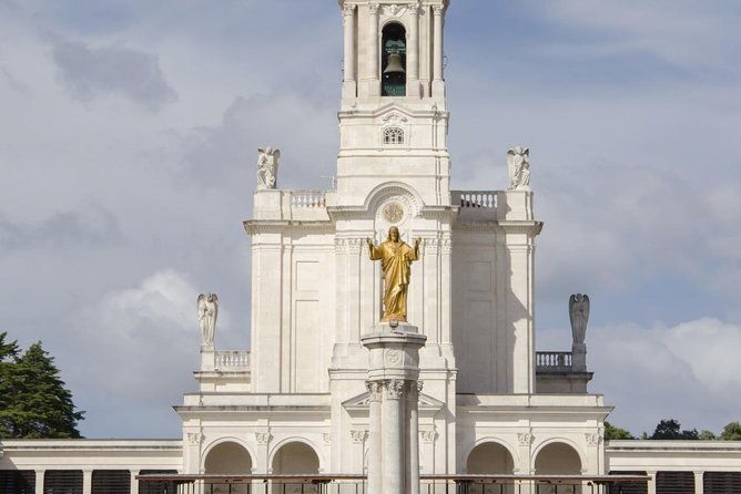 3-night-private-tour-of-lisbon-sintra-cascais-estoril-obidos-nazare-and-fatima