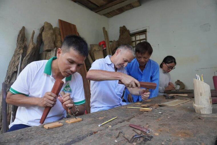 3-traditional-handicraft-village-in-1-tour
