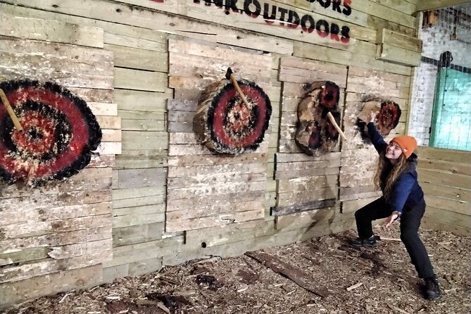 30-minute-axe-throwing-experience-in-llangollen