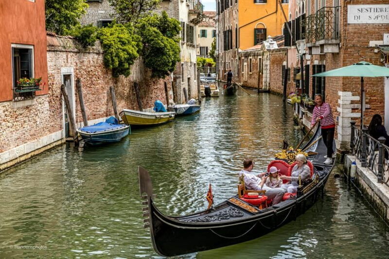 30-minutes-enchanting-gondola-ride-on-the-grand-canal