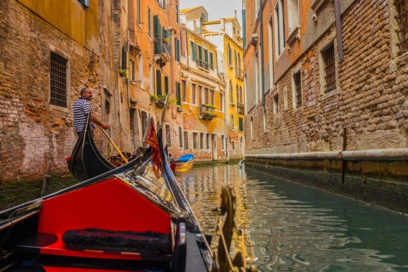 30-minutes-enchanting-gondola-ride-on-the-grand-canal