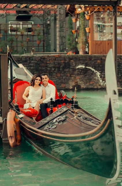 30-minutes-enchanting-gondola-ride-on-the-grand-canal