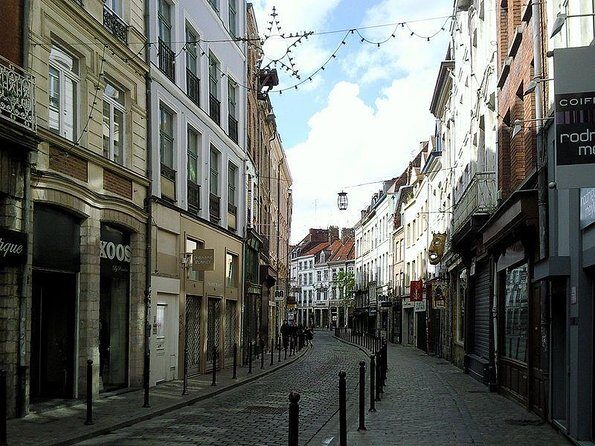 30-Minutes Private Guided Tour of Lille by Convertible 2CV - Key Points