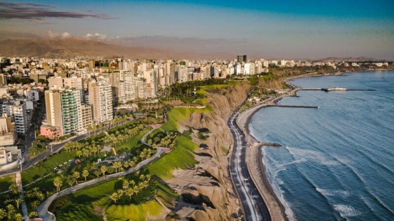 360-panoramic-bus-in-lima-history-art