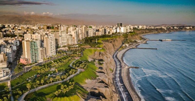 360-panoramic-bus-in-lima-history-art